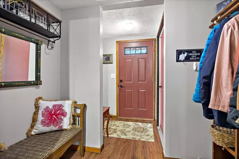 Entry Way - 7481 Long Lake Rd, Willmar, MN 56201 photo 4 of 10