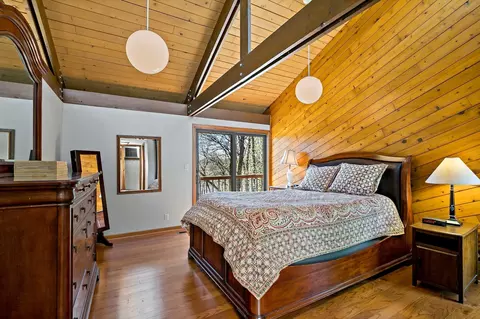 Bedroom - 7481 Long Lake Rd, Willmar, MN 56201 photo 1 of 8