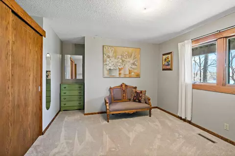 Bedroom - 7481 Long Lake Rd, Willmar, MN 56201 photo 8 of 8