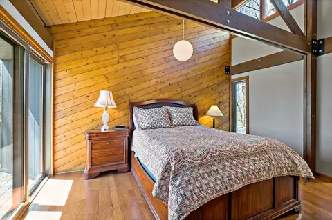 Bedroom - 7481 Long Lake Rd, Willmar, MN 56201 photo 2 of 8