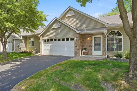 6079 Courtly Alcove #B, Woodbury, MN 55125