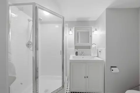 Bath - 9532 Penn Cir, Bloomington, MN 55431 photo 2 of 2