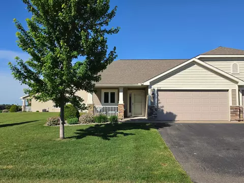 407 Cassandra Dr #33, New Richmond, WI 54017