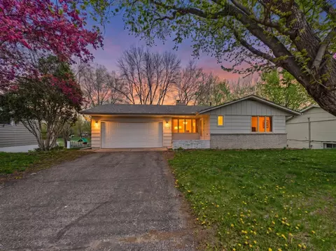 5212 W 70th St, Edina, MN 55439