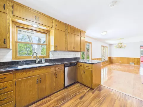 5212 W 70th St, Edina, MN 55439