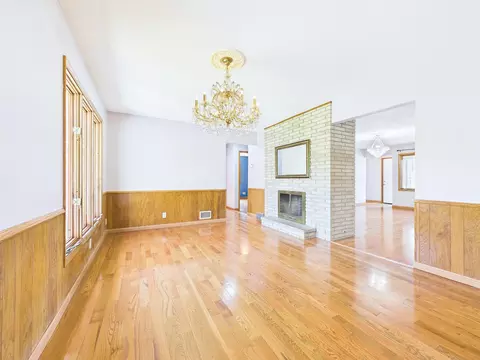 5212 W 70th St, Edina, MN 55439
