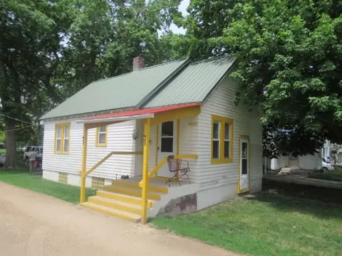11069 Bird Ave, Leota, MN 56153