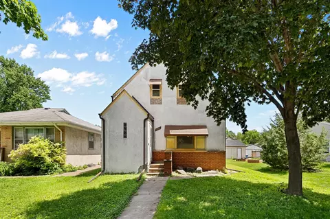 890 26th Ave SE, Minneapolis, MN 55414