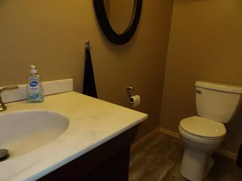 Bath - 1920 2nd Ave SE, Austin, MN 55912 photo 1 of 2