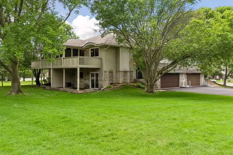 1015 Aston Cir, Burnsville, MN 55337