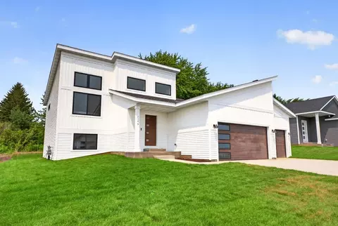 1146 Petersen Ct NW, Stewartville, MN 55976