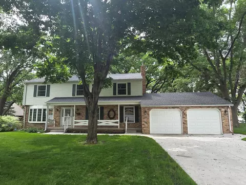 507 Knollwood Dr NW, Willmar, MN 56201