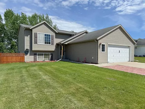 311 Cardinal Pl, Audubon, MN 56511