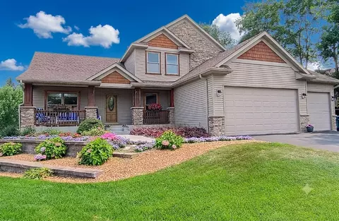 600 Topaz Ln, Hudson, WI 54016