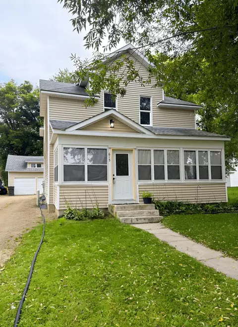 615 18th St SW, Willmar, MN 56201