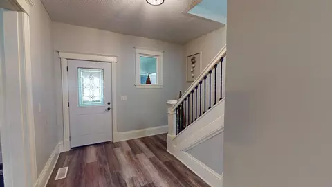 Entry Way - 615 18th St SW, Willmar, MN 56201 photo 1 of 2