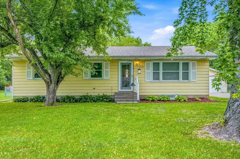 3687 Arcade St N, Vadnais Heights, MN 55127