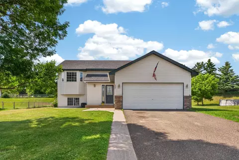 527 Jewell St, Mora, MN 55051