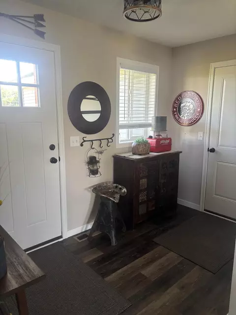 Entry Way - 15520 73rd St, Milaca, MN 56353 photo 2 of 6