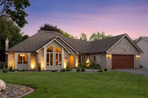 35 Marcin Hl, Burnsville, MN 55337
