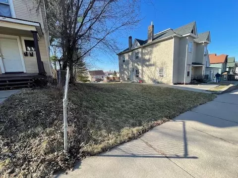 678 Lawson Ave E, Saint Paul, MN 55106