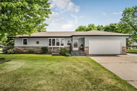 408 2nd St S, Paynesville, MN 56362
