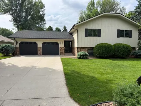 1305 Ridgeway Rd, Marshall, MN 56258 photo 1
