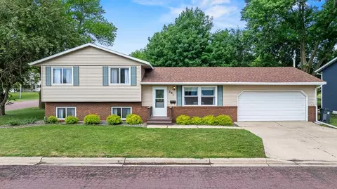 201 3rd St E, Tracy, MN 56175