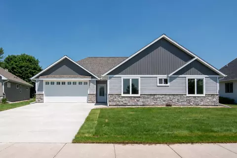 216 Dancing Waters Cir, Mankato, MN 56001