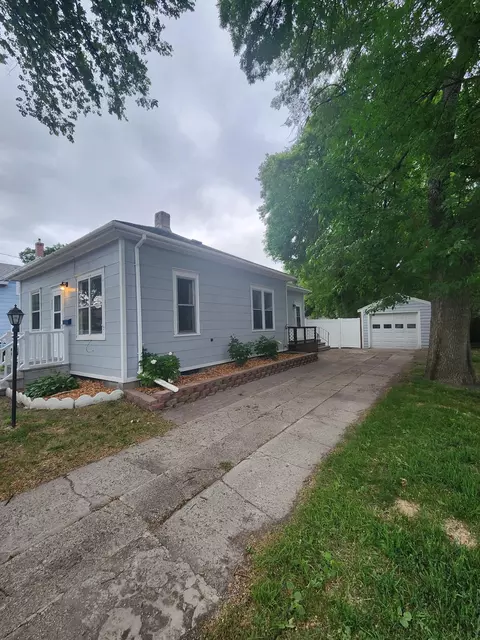 310 14th St S, Fargo, ND 58103