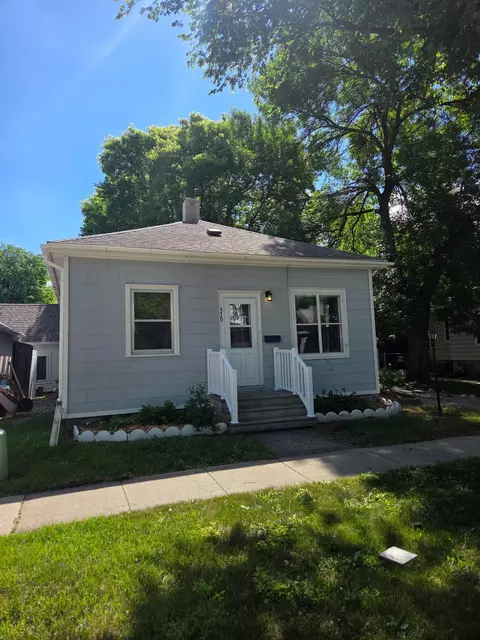 310 14th St S, Fargo, ND 58103