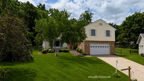 2217 Regent Ln SW, Rochester, MN 55902