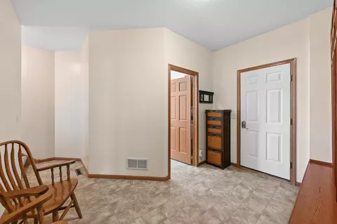 Entry Way - 2201 Saddlebrook Rd, Buffalo, MN 55313 photo 3 of 3