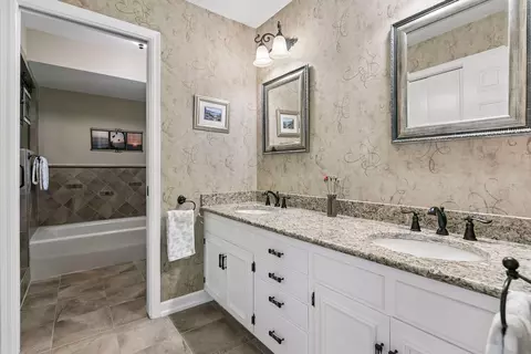 8091 Kentucky Cir, Bloomington, MN 55438