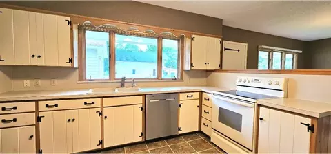 Kitchen - 505 E 3rd St, Morris, MN 56267 photo 3 of 4