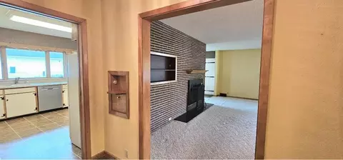 Entry Way - 505 E 3rd St, Morris, MN 56267 photo 3 of 5