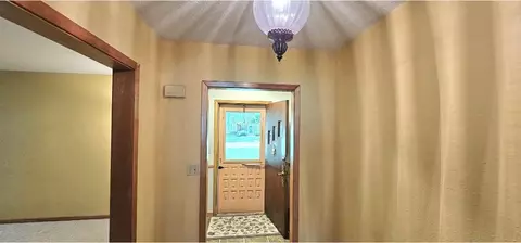Entry Way - 505 E 3rd St, Morris, MN 56267 photo 1 of 5