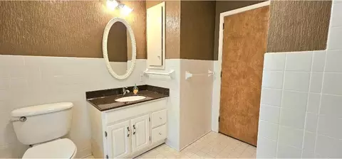Bath - 505 E 3rd St, Morris, MN 56267 photo 3 of 4