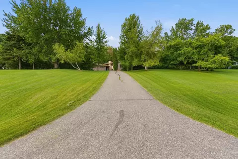 1309 Horseshoe Dr, Willmar, MN 56201