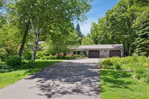 682 Oneil Rd, Hudson, WI 54016