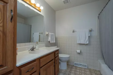 Bath - 2057 Summit Dr, Cushing, MN 56443 photo 2 of 3