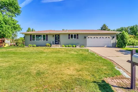 2206 Chancery St S, Moorhead, MN 56560
