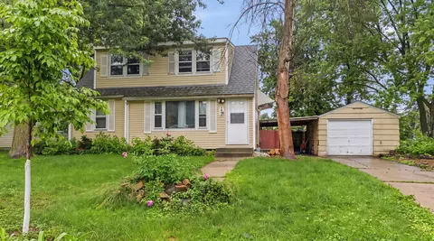 1450 Sandhurst Ave E, Maplewood, MN 55109