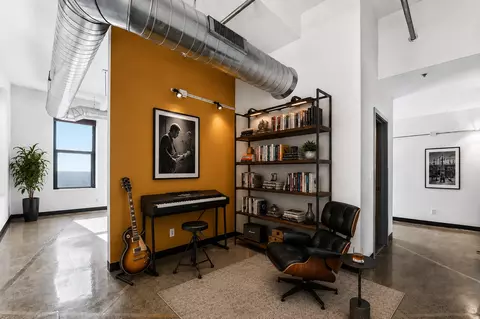 350 Saint Peter St #909, Saint Paul, MN 55102