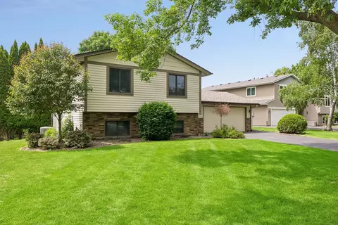 10366 Concord Dr, Eden Prairie, MN 55347