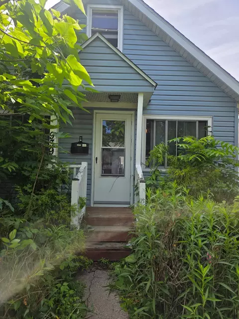939 Earl St, Saint Paul, MN 55106