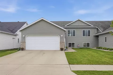 1551 34th Ave S, Moorhead, MN 56560