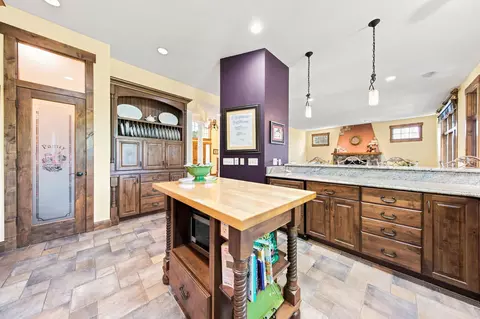 Kitchen - 1008 Newhall Dr, Faribault, MN 55021 photo 4 of 6