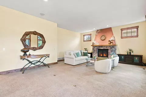Living - 1008 Newhall Dr, Faribault, MN 55021 photo 2 of 3