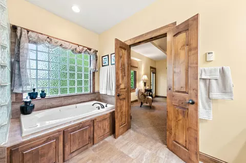 Bath - 1008 Newhall Dr, Faribault, MN 55021 photo 4 of 5